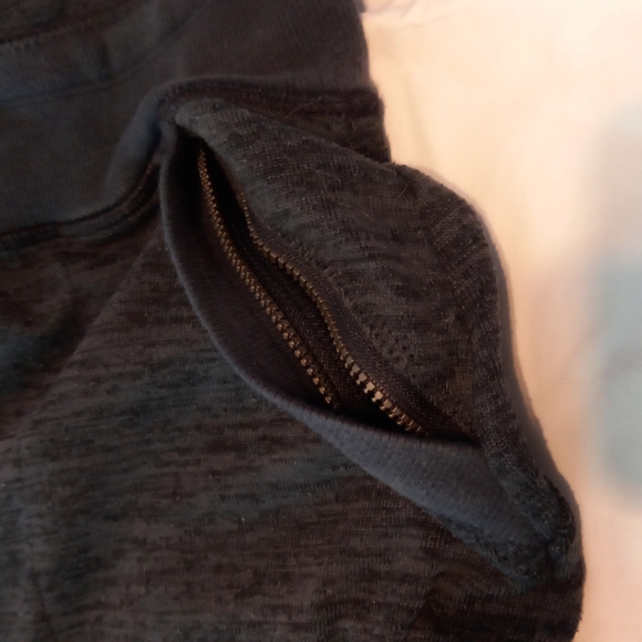 Athleta Capri's sweatpants - Picture 5 of 10
